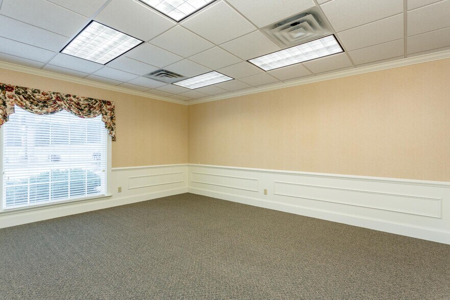 More Photos Of 9972 Spotswood Trl, Mcgaheysville Bank For Lease