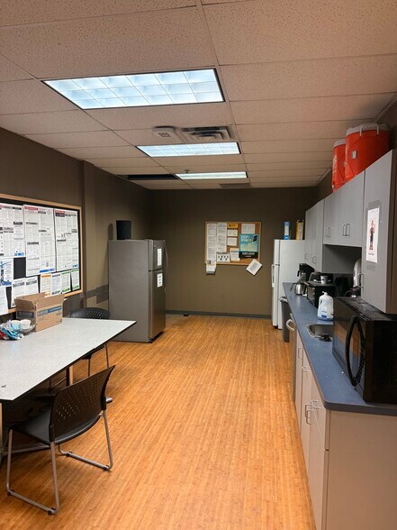 More Photos Of 2015 Silver Bell Rd, Eagan Industrial For Lease