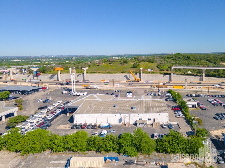 More Photos Of 12528 N Interstate 35, Live Oak Auto Dealership For Lease