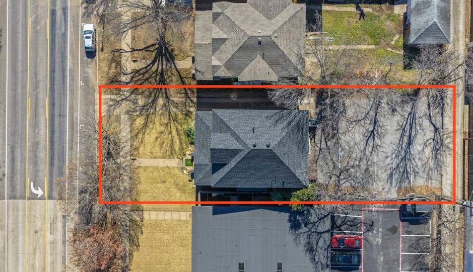 More Photos Of 729 N Bishop Ave, Dallas Office For Sale