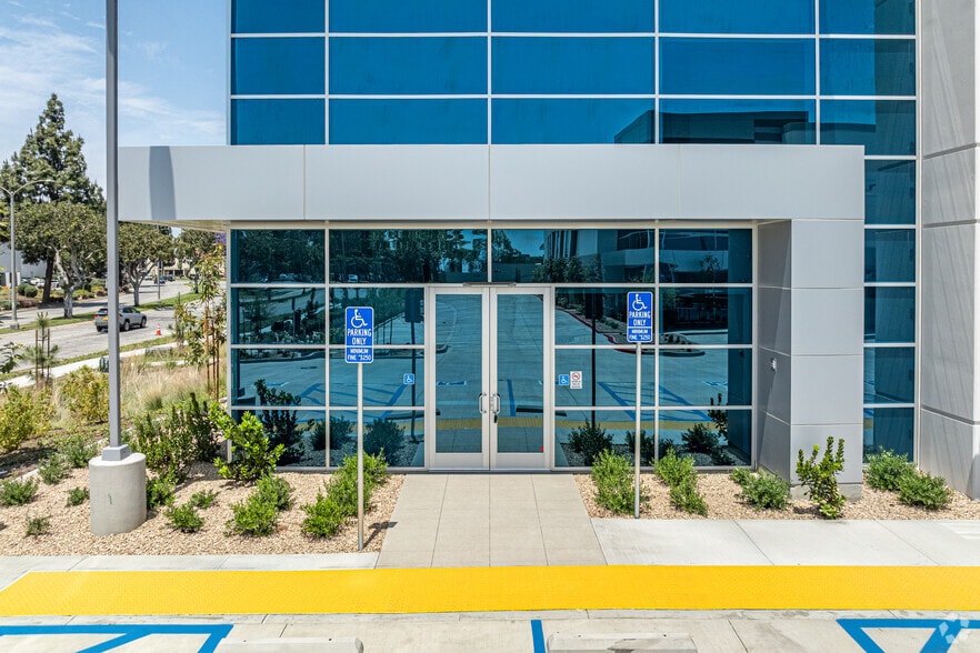 More Photos Of 9920 Pioneer Blvd, Santa Fe Springs Unknown For Lease