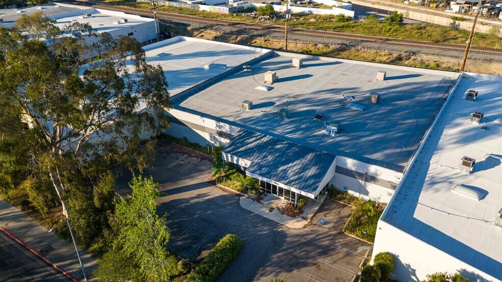 More Photos Of 9362 Eton Ave, Chatsworth Warehouse For Lease