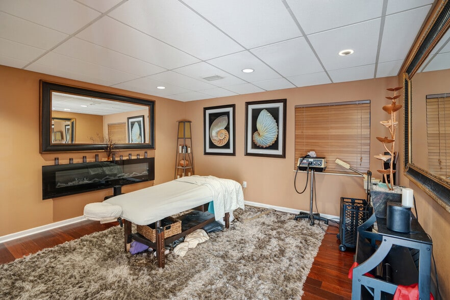 More Photos Of 2831 Ringling Blvd, Sarasota Medical For Sale