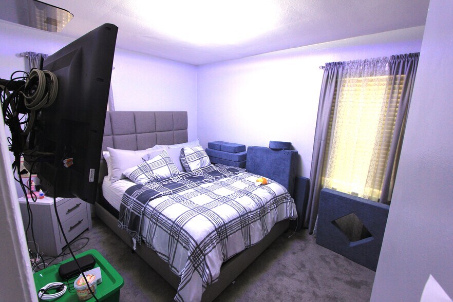 More Photos Of 1757 Main St, Green Bay Storefront Retail Office For Sale