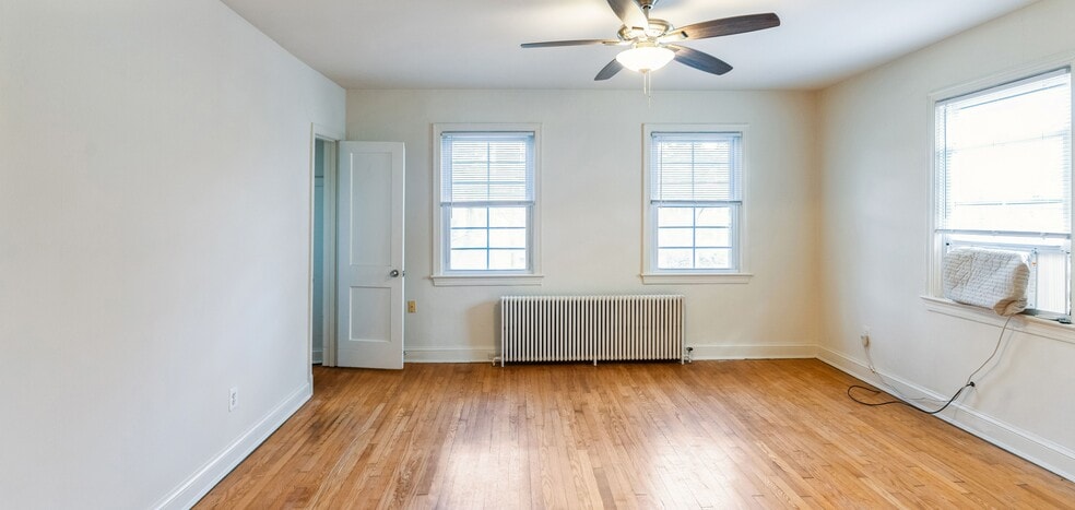 More Photos Of 4482 MacArthur Blvd NW, Washington Apartments For Sale