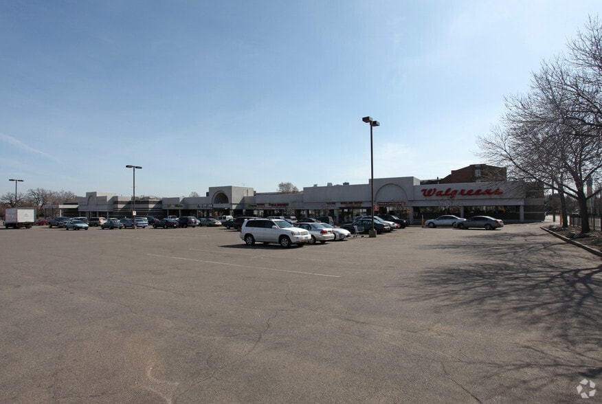 Primary Photo Of 519-621 W Broadway Ave, Minneapolis Unknown For Lease