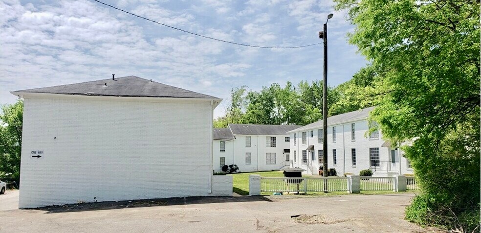 More Photos Of 11 Eumar Ct NW, Center Point Apartments For Sale