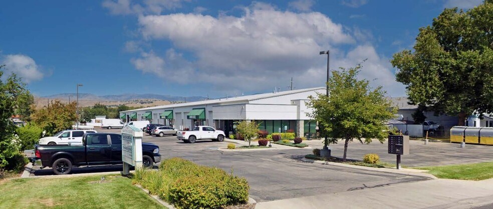 Primary Photo Of 5220 N Sawyer Ave, Garden City Warehouse For Lease