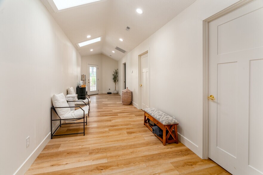 More Photos Of 709 N Carbon St, Marion Flex For Sale