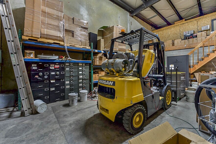 More Photos Of 86321 College View Rd, Eugene General Retail For Sale