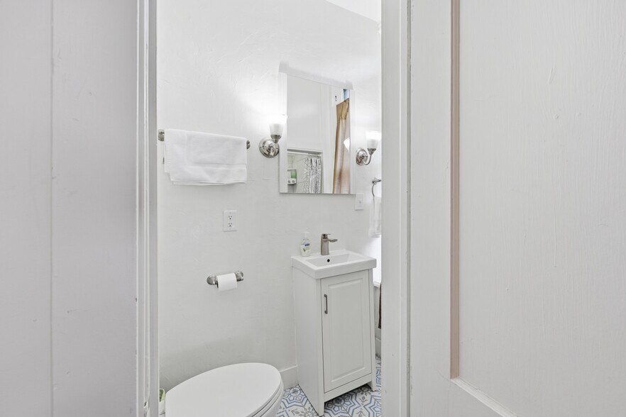 More Photos Of 83 Wilson Ave, Columbus Hospitality For Sale