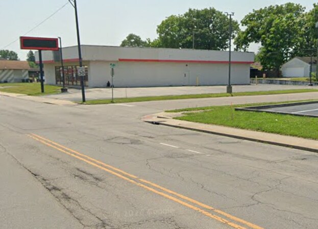 More Photos Of 2001 S Madison St, Muncie Freestanding For Lease