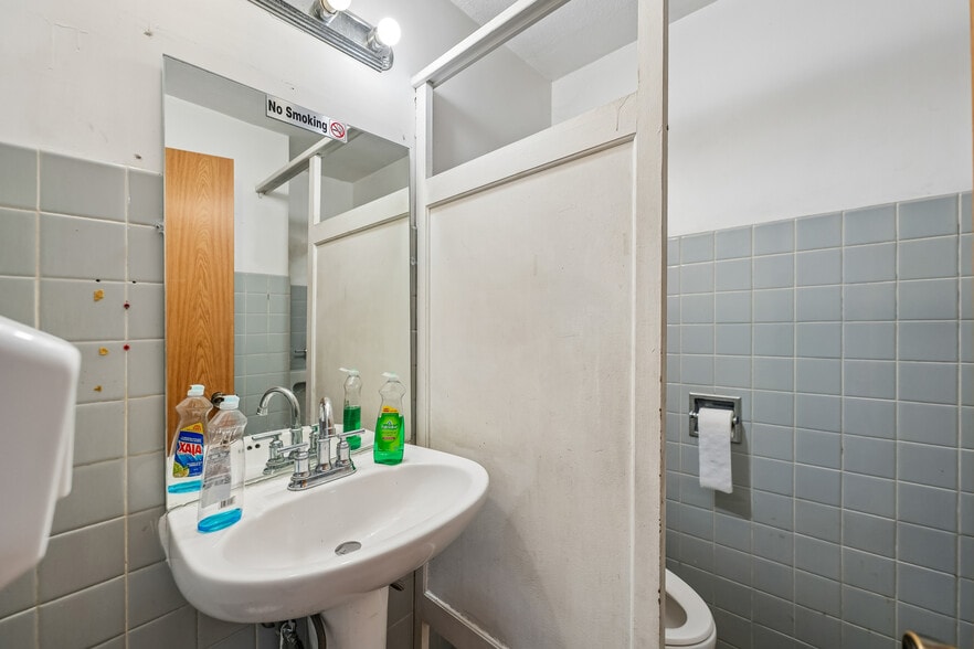More Photos Of 6114 W North Ave, Chicago Office For Sale