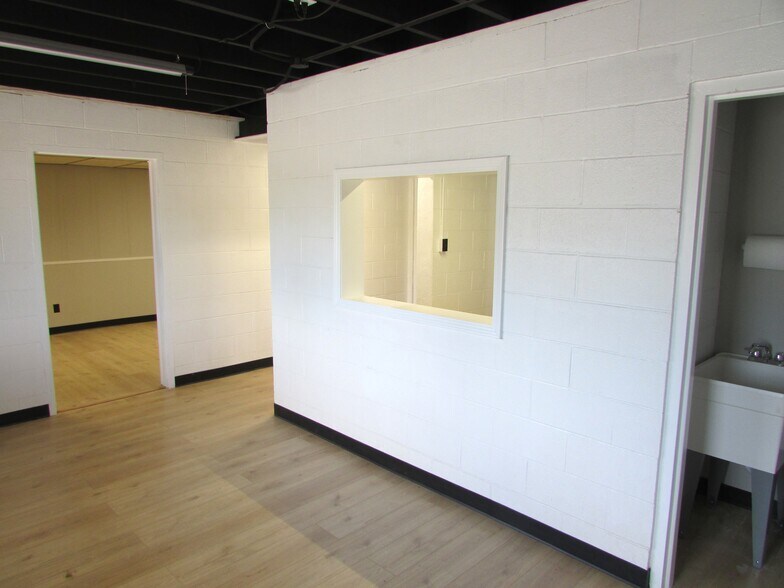 More Photos Of 1907 N 11th St, Muskogee Office For Lease