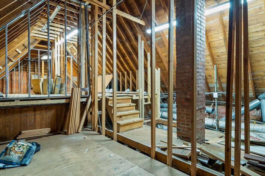 More Photos Of 4702 E 11th St, Tulsa Freestanding For Sale