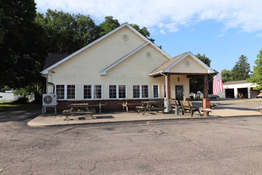 More Photos Of 111 W Michigan Ave, Augusta Storefront Retail Residential For Sale