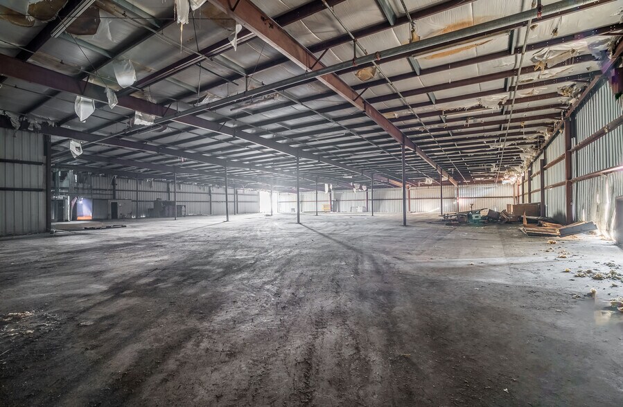 More Photos Of 413 Oxford Rd, Franklin Manufacturing For Sale