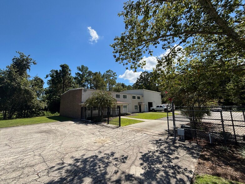 Primary Photo Of 117 Indigo Dr, Brunswick Industrial For Sale