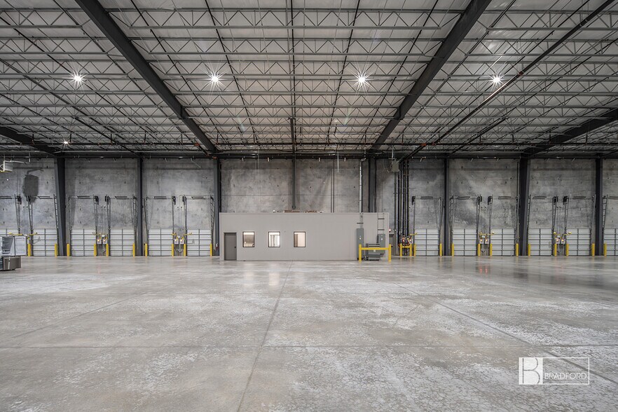 More Photos Of 221 Airport Dr, Mansfield Unknown For Lease