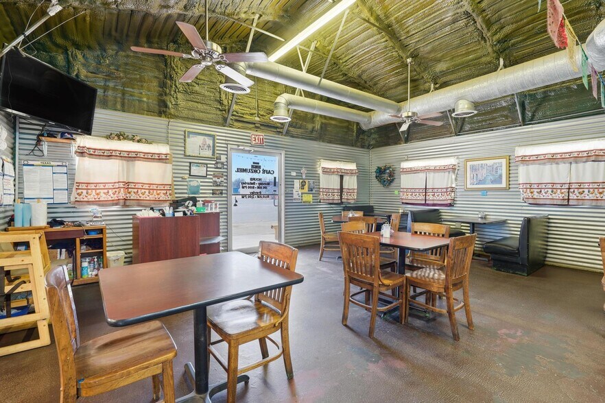 More Photos Of 542 Graham St, Tuscola General Retail For Sale