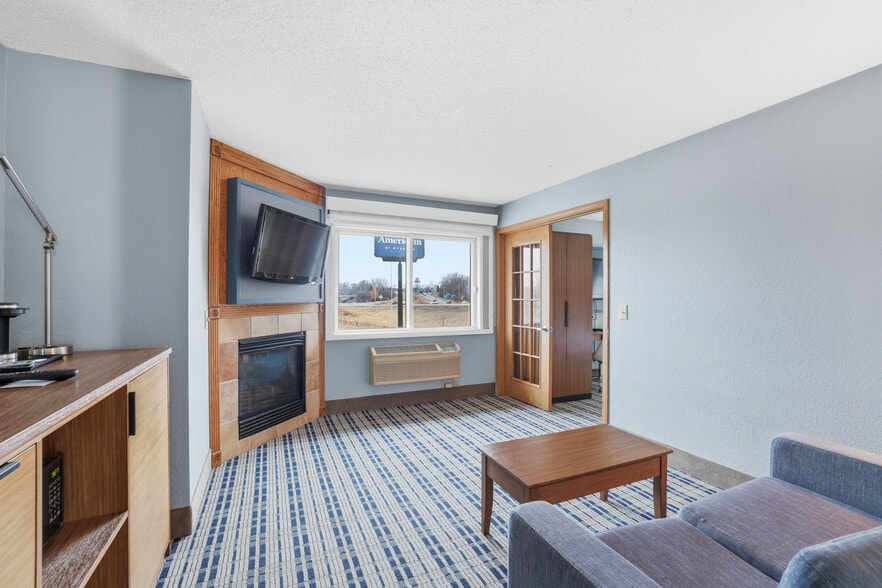 More Photos Of 4675 White Bear Pky, White Bear Lake Hotel For Sale