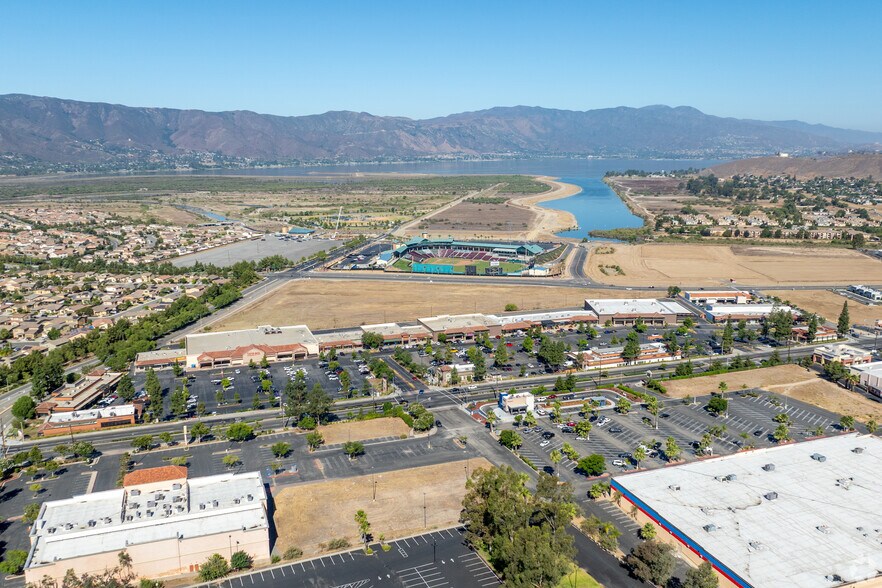 More Photos Of 32231-32291 Mission Trail Rd, Lake Elsinore Unknown For Lease