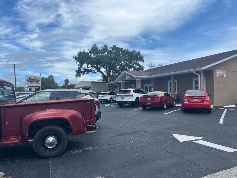 More Photos Of 165 N Yonge St, Ormond Beach Freestanding For Sale