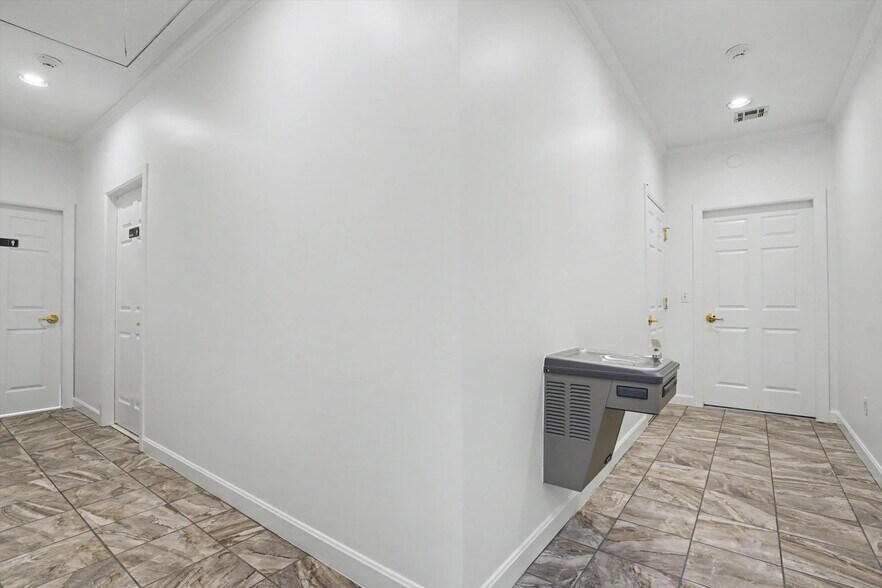 More Photos Of 5407 S Lewis Ave, Tulsa Office For Lease