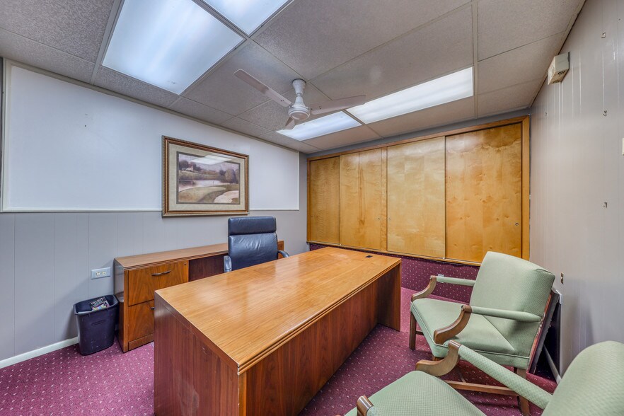 More Photos Of 119 N Main St, Weatherford Office For Lease