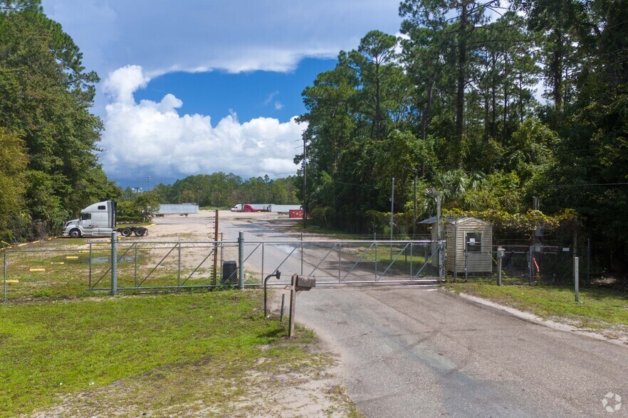 More Photos Of 139 Eastport Rd, Jacksonville Office For Lease