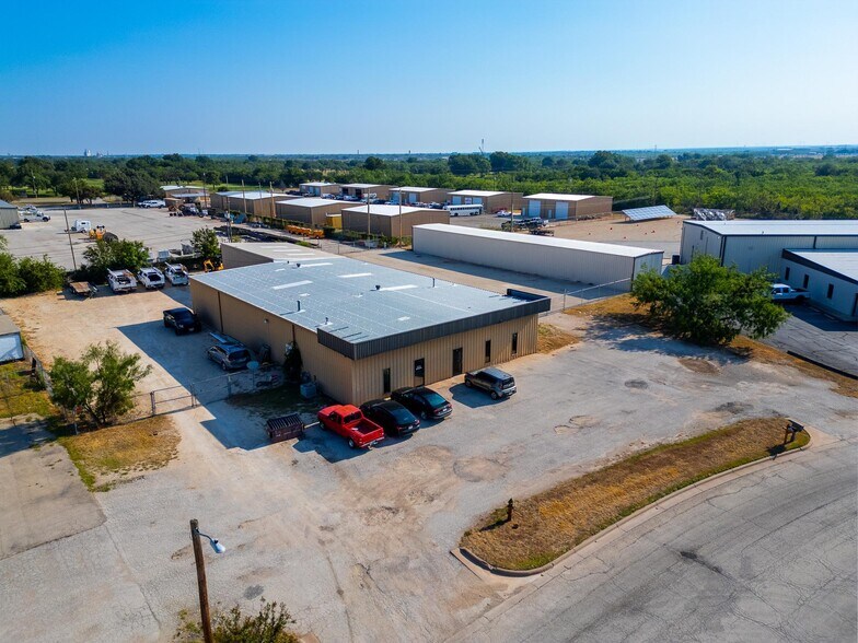 More Photos Of 926 Energy Dr, Abilene Warehouse For Lease