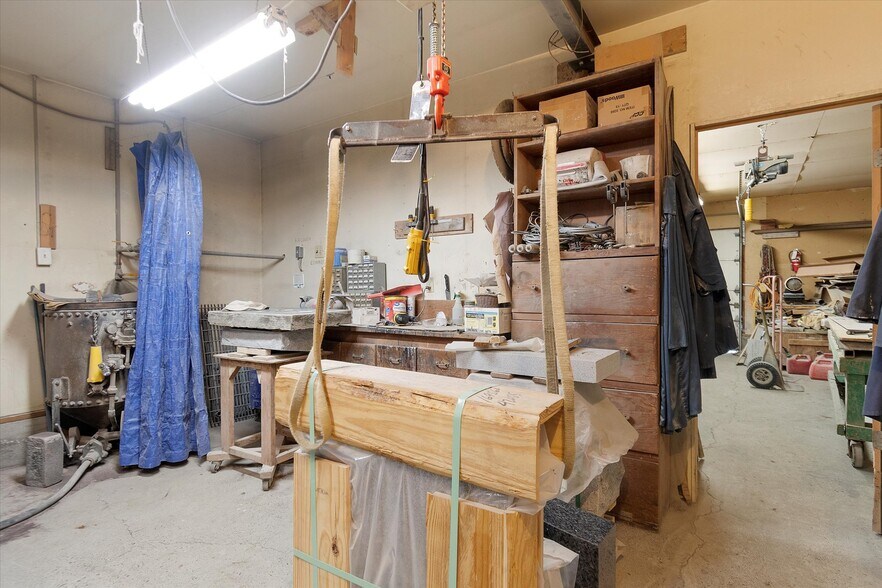 More Photos Of 101 Academy St, Kelso Distribution For Sale