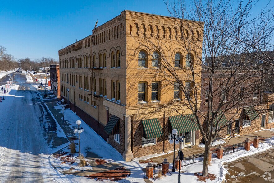 Primary Photo Of 1024 2nd St, Perry Office For Lease