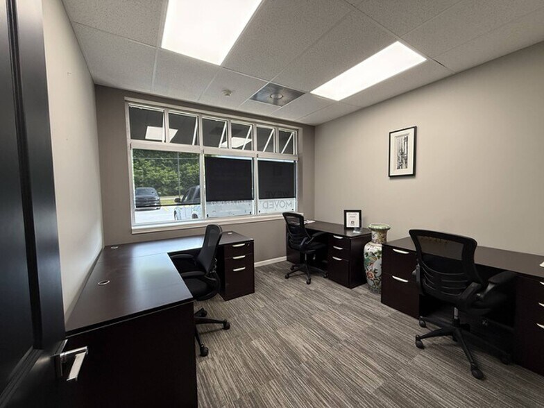 More Photos Of 777 E Algonquin Rd, Algonquin Storefront Retail Office For Lease
