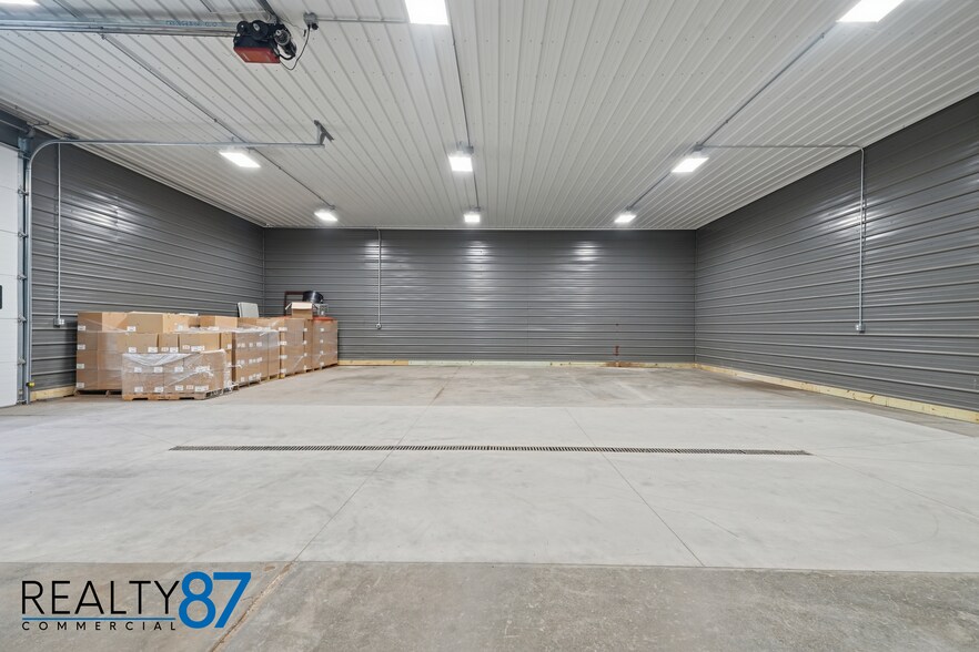 More Photos Of 4301 6th St SW, Cedar Rapids General Retail For Sale