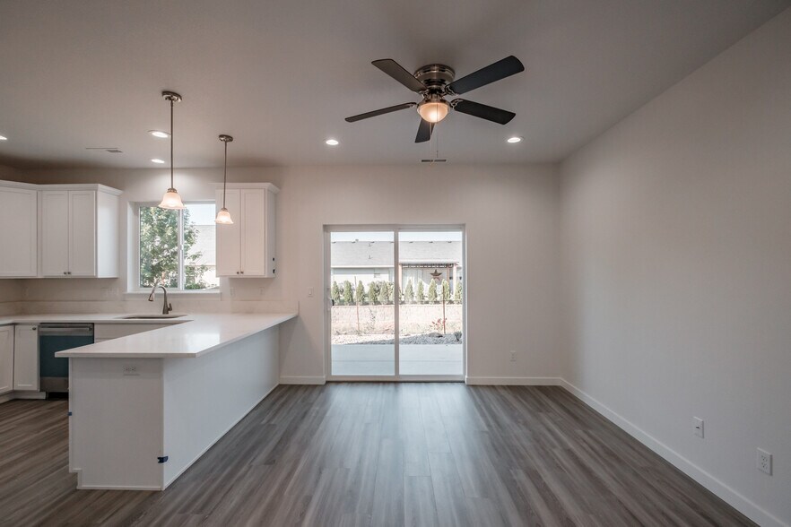 More Photos Of 37731 Rolltide Dr, Lebanon Apartments For Sale
