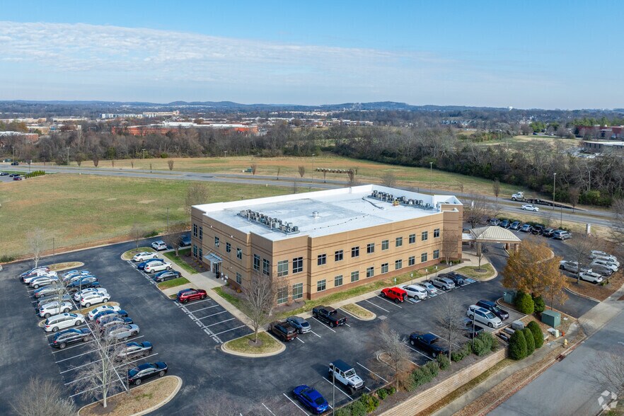 More Photos Of 100 Springhouse Ct, Hendersonville Medical For Lease
