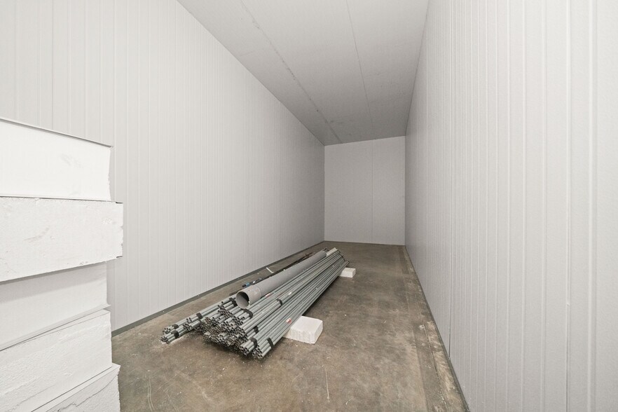 More Photos Of 2495 Progress Dr, Redding Manufacturing For Sale