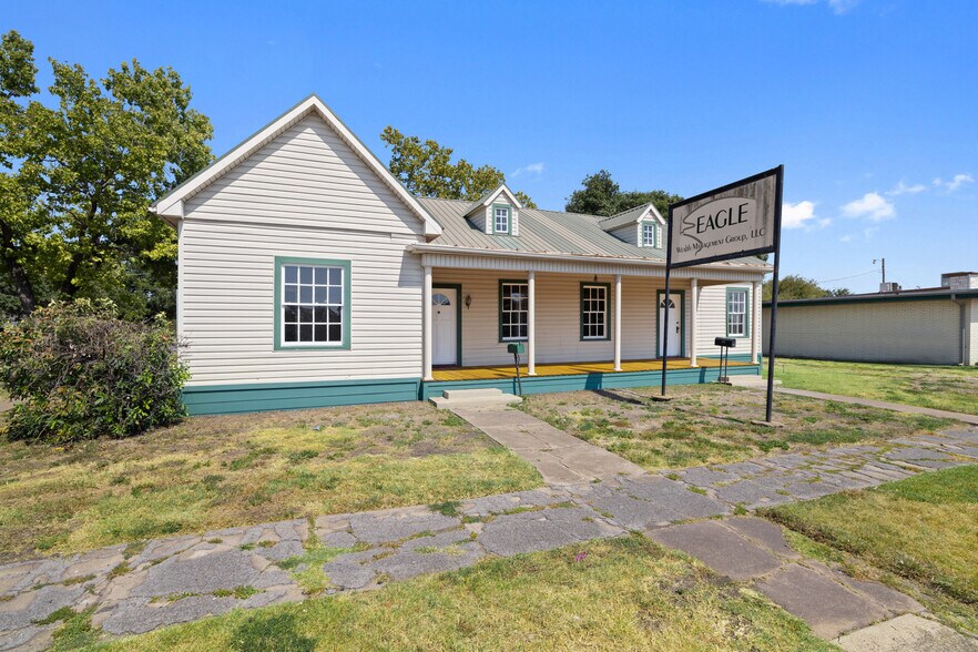 More Photos Of 620 N Main St, Taylor Storefront Retail Office For Sale