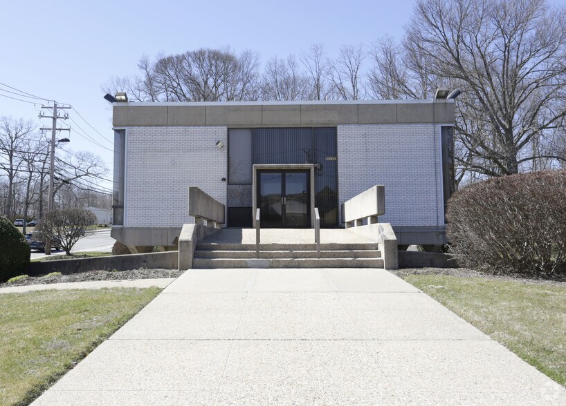 More Photos Of 2921 Middle Country Rd, Lake Grove Bank For Sale
