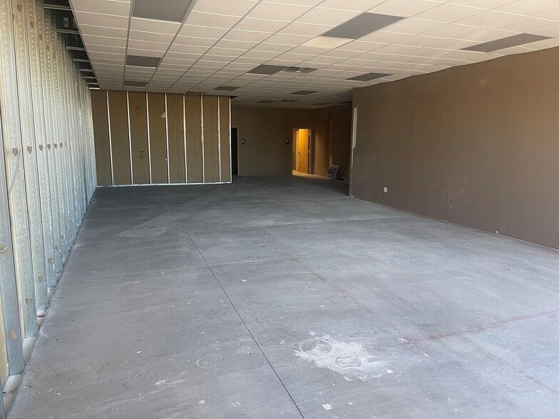 More Photos Of 14000 Northdale Blvd, Rogers Medical For Lease