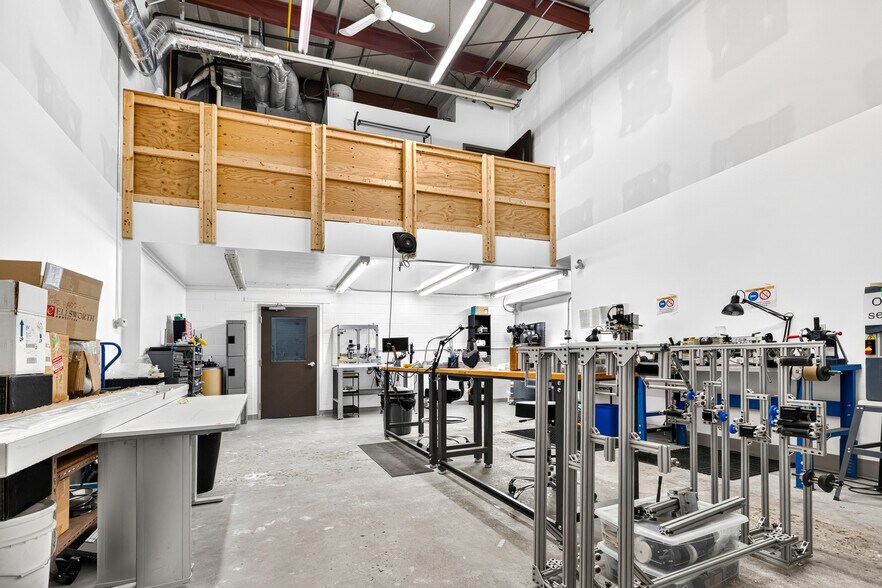 More Photos Of 5495 Canotek Rd, Ottawa Research And Development For Lease