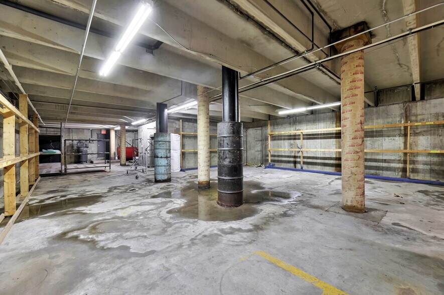 More Photos Of 11209 W Kellogg, Wichita Auto Dealership For Sale