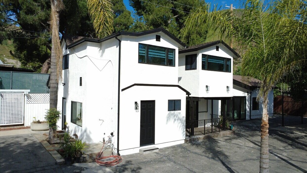 More Photos Of 9857 Foothill Blvd, Lake View Terrace Multifamily For Lease