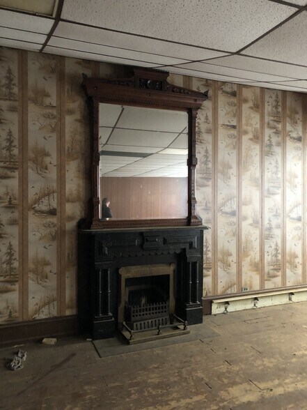 More Photos Of 28 N 2nd St, Columbia General Retail For Lease