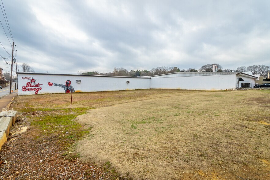 More Photos Of 395 S Ocoee St, Cleveland Showroom For Sale