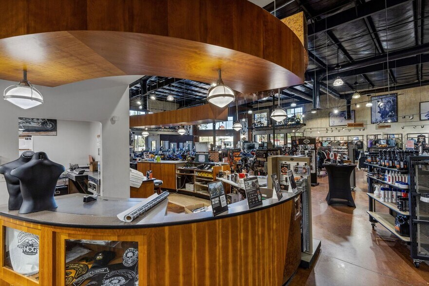 More Photos Of 330 Cattlemen Rd, Sarasota Auto Dealership For Sale