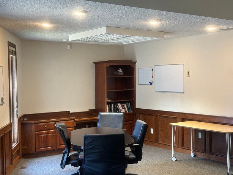 More Photos Of 10 S Portage Path, Akron Medical For Lease