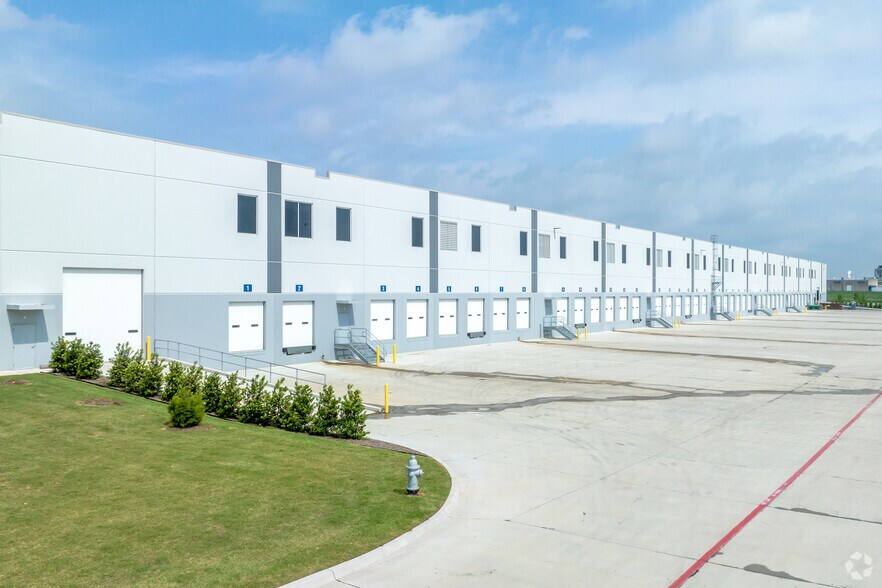 More Photos Of 1021 Everman Pky, Fort Worth Distribution For Lease