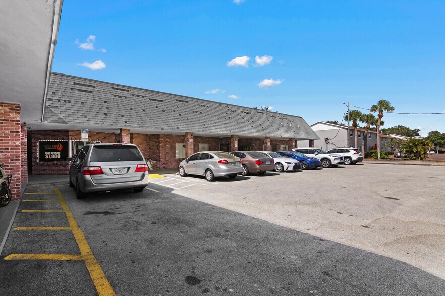 More Photos Of 5801-5841 Dahlia Dr, Orlando Office For Sale